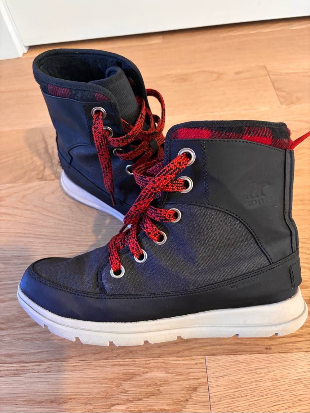 Sorel Women’s  Snow Boot with Red Accent
